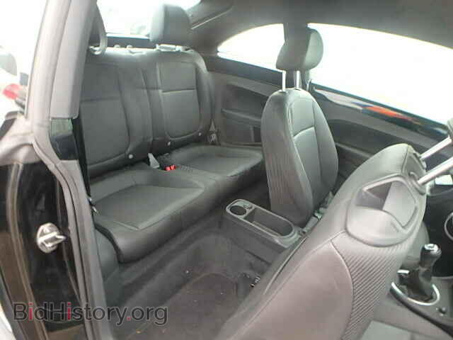 2012 VOLKSWAGEN BEETLE - VIN: 3VWHP7AT8CM623686 - Фото 6