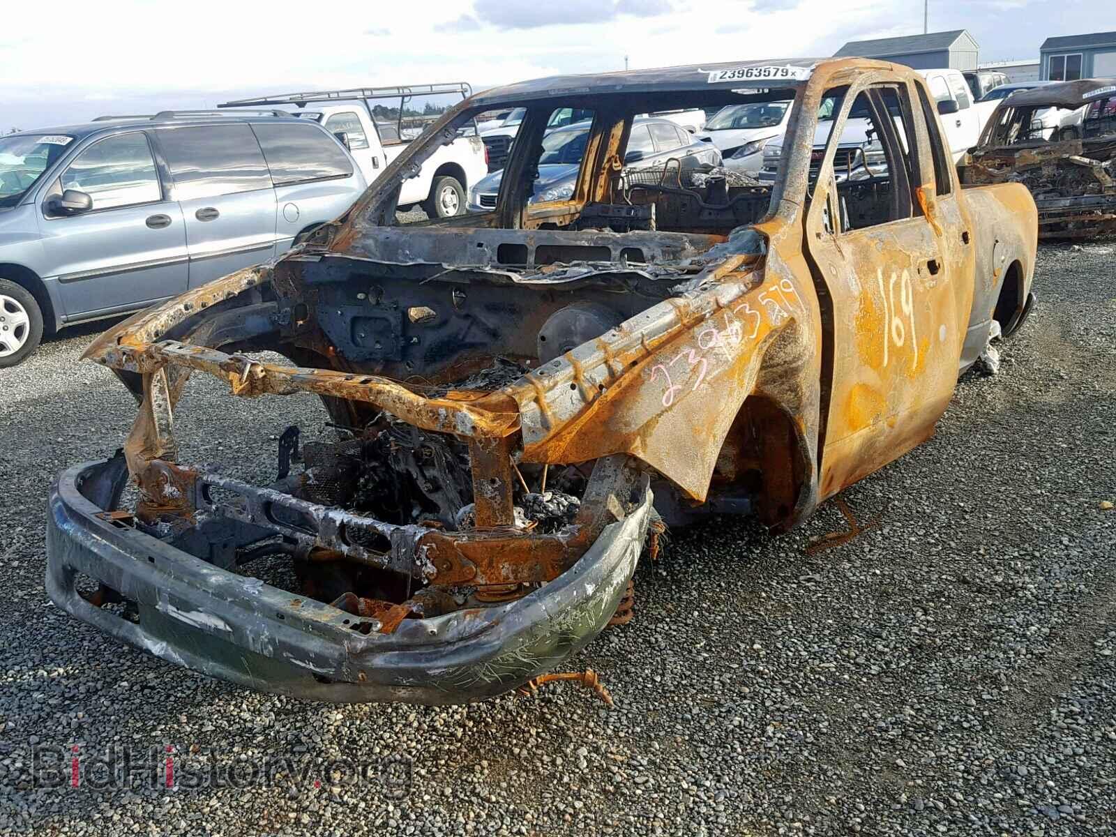 2017 RAM 1500 ST - VIN: 1C6RR6FG2HS513830 - Фото 2