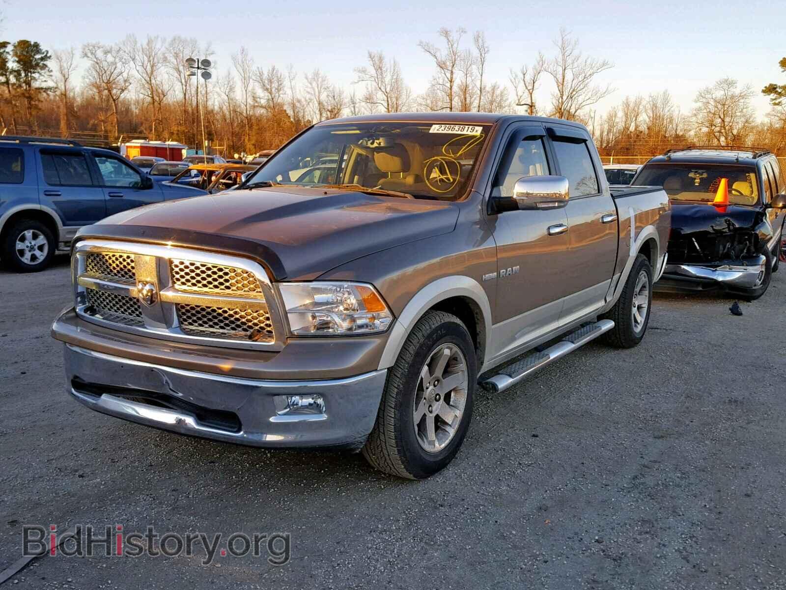 2010 DODGE RAM 1500 - VIN: 1D7RB1CT9AS112661 - Фото 2