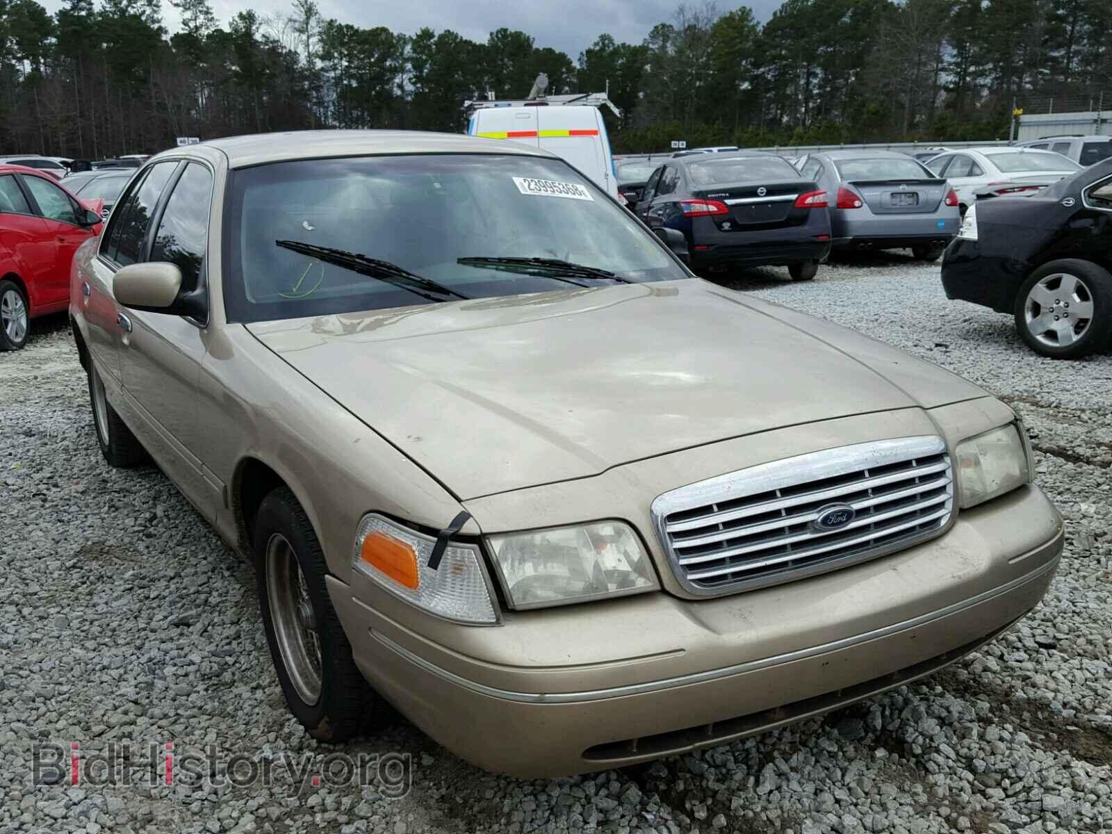 Photo 2FAFP74W0YX215314 - FORD CROWN VIC 2000
