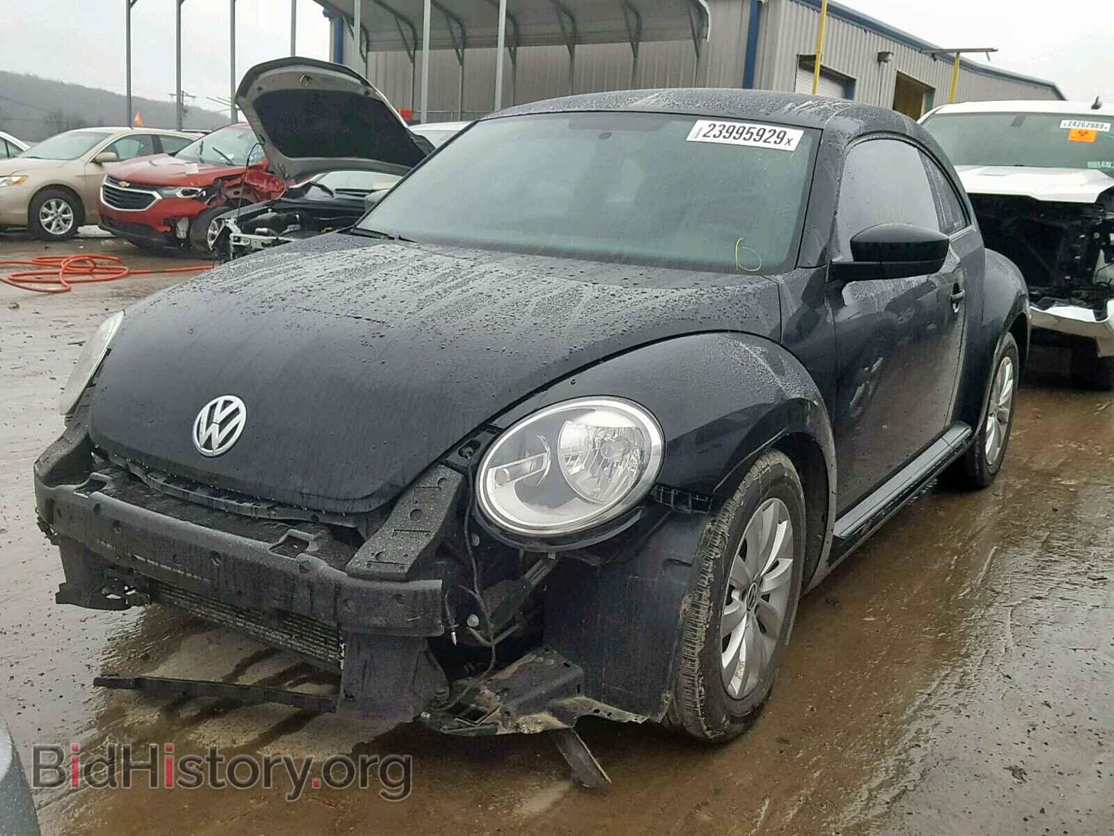 2013 VOLKSWAGEN BEETLE - VIN: 3VWFP7AT9DM630896 - Фото 2