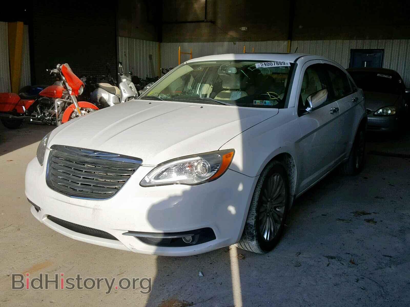 2011 CHRYSLER 200 - VIN: 1C3BC2FG7BN570944 - Фото 2