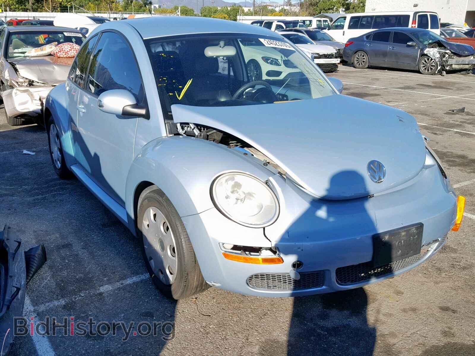 Photo 3VWPG3AG4AM007536 - VOLKSWAGEN BEETLE 2010