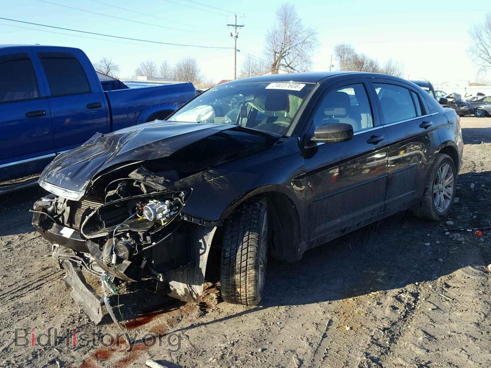 2013 CHRYSLER 200 - VIN: 1C3CCBBB2DN732450 - Фото 2