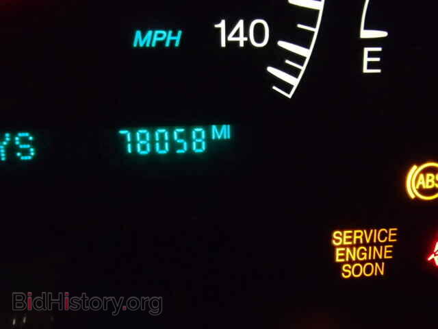 2000 CADILLAC DEVILLE - VIN: 1G6KF5795YU349364 - Photo 8