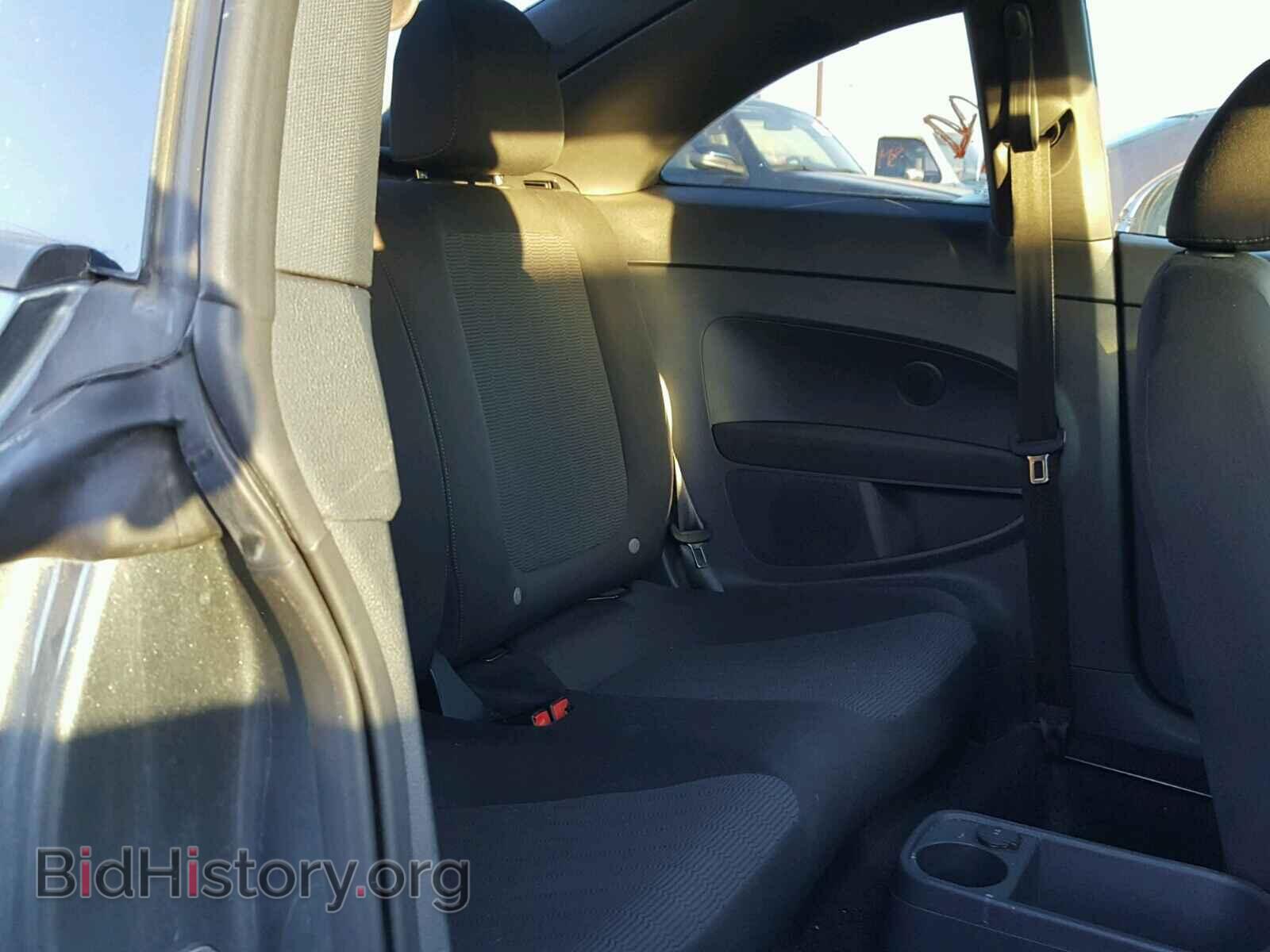 2012 VOLKSWAGEN BEETLE - VIN: 3VWFP7AT8CM616650 - Фото 6