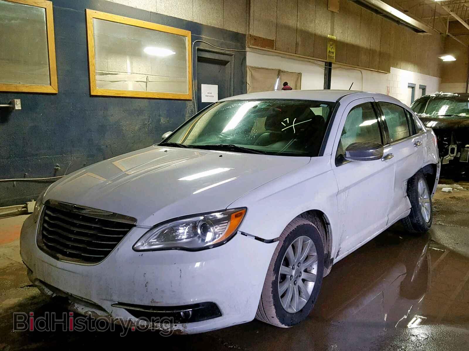 2013 CHRYSLER 200 - VIN: 1C3CCBCG6DN649713 - Фото 2