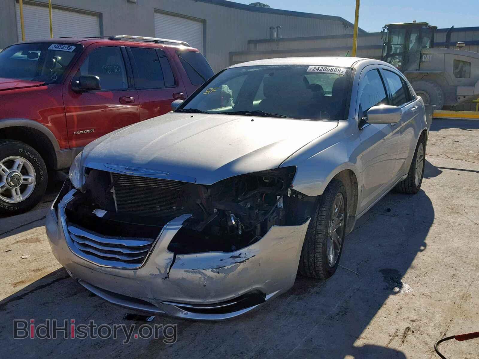 2012 CHRYSLER 200 - VIN: 1C3CCBAB0CN295323 - Фото 2