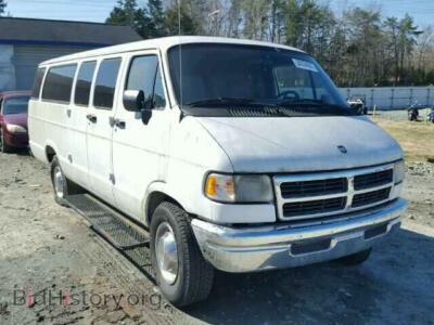 1996 Dodge RAM VAN RAM Wagon, белый — VIN 2B5WB35ZXTK184923, Copart