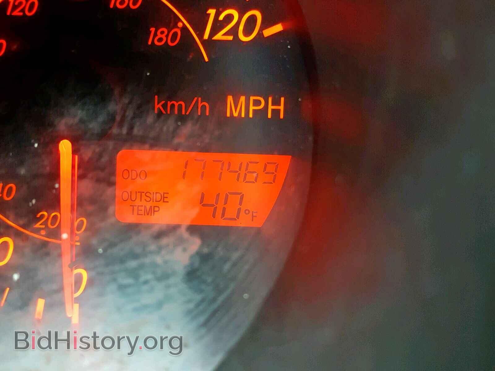 2003 TOYOTA COROLLA - VIN: 2T1KR32E73C058562 - Фото 8