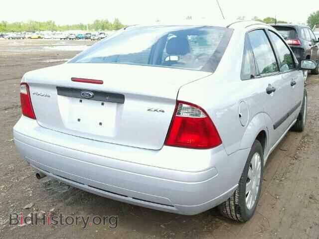 2005 FORD FOCUS - VIN: 1FAFP34N35W303863 - Photo 4
