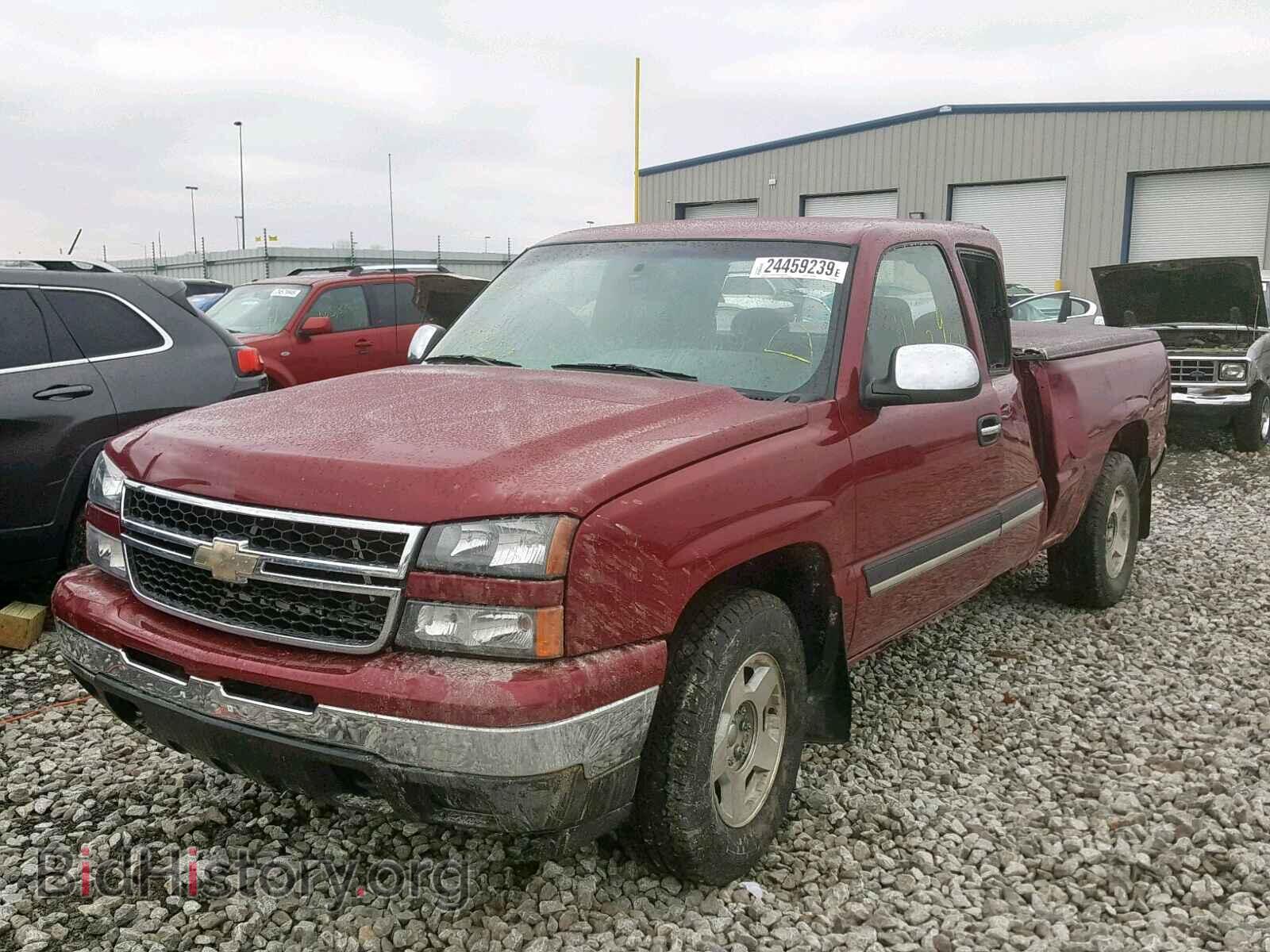 2006 CHEVROLET SILVERADO - VIN: 2GCEK19B761286582 - Photo 2