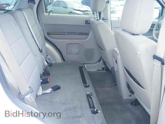 2011 FORD ESCAPE - VIN: 1FMCU0D76BKB74196 - Фото 6