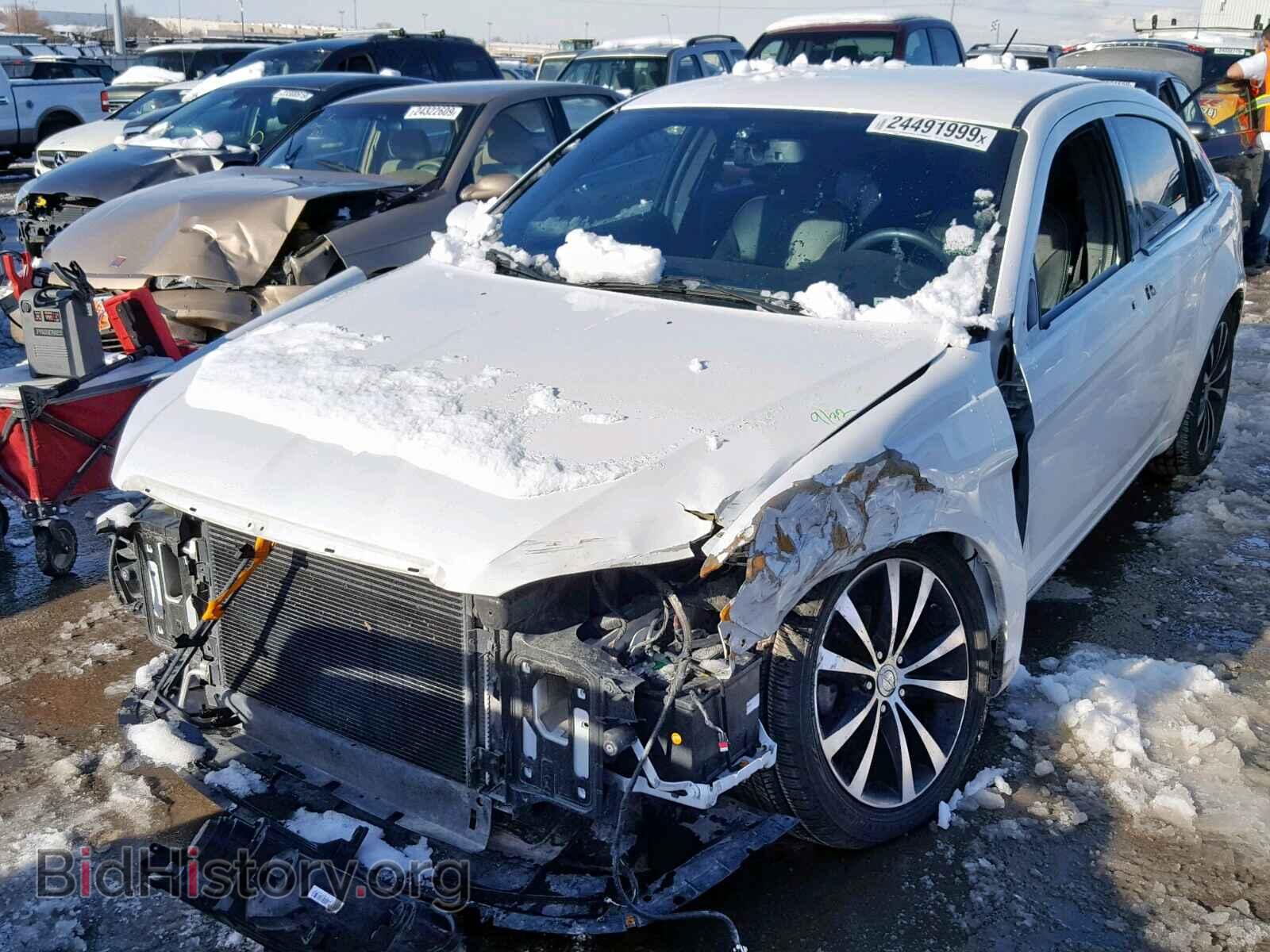 2013 CHRYSLER 200 - VIN: 1C3CCBCG7DN701933 - Фото 2