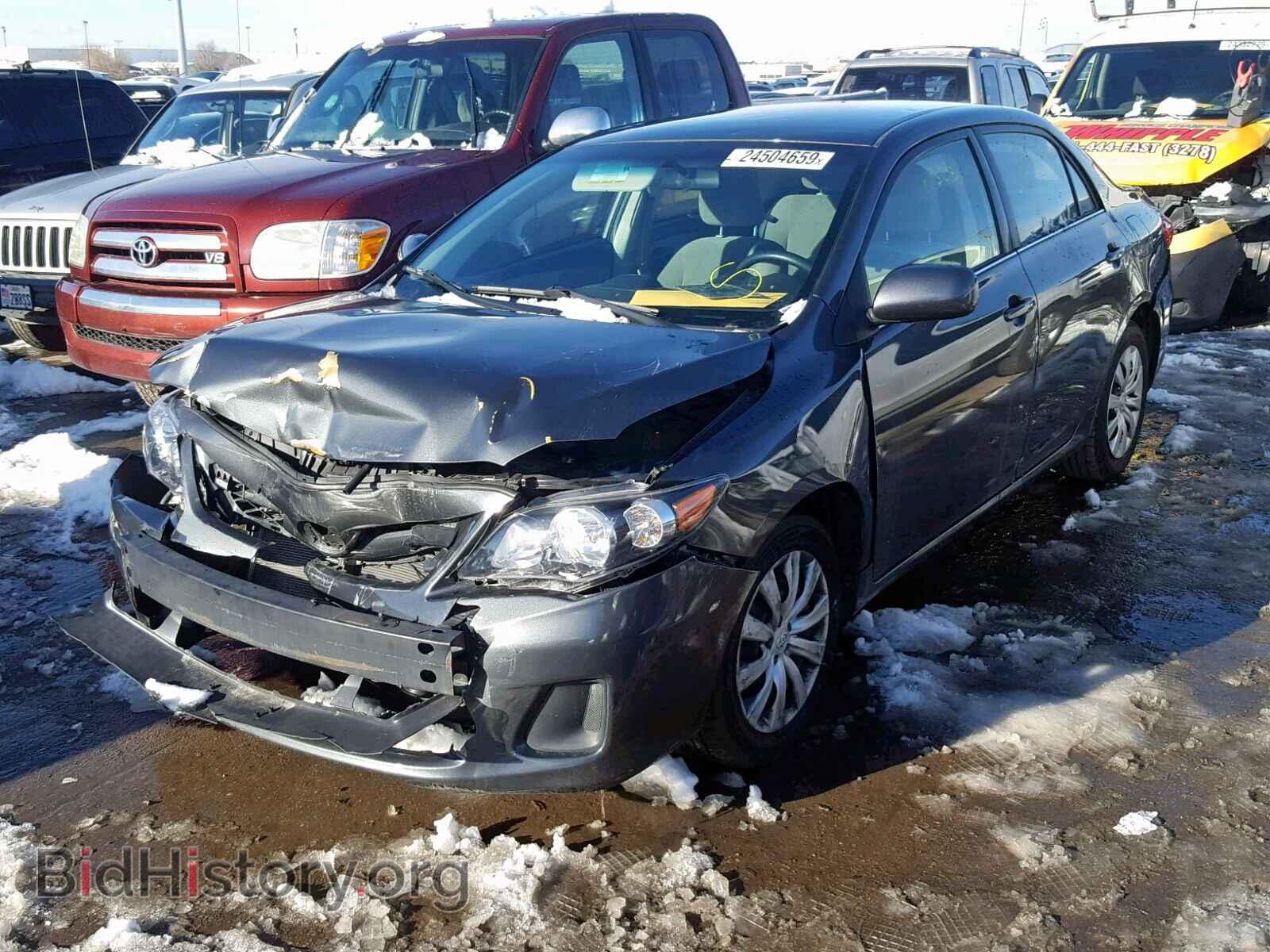 2013 TOYOTA COROLLA BA - VIN: 2T1BU4EE0DC104699 - Фото 2