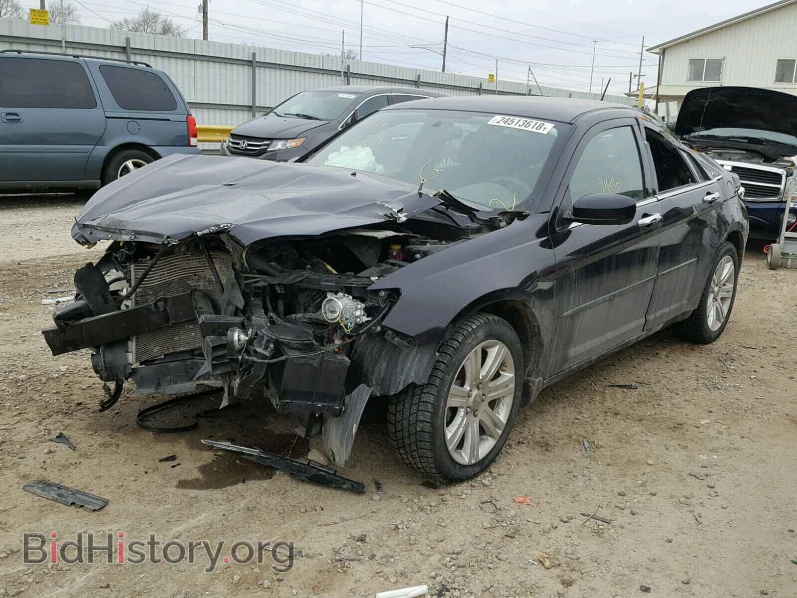 2012 CHRYSLER 200 - VIN: 1C3CCBAB9CN208079 - Фото 2