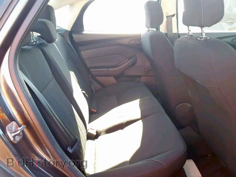 2016 Ford FOCUS (VIN 1FADP3E22GL246765) — photo 6 of 10