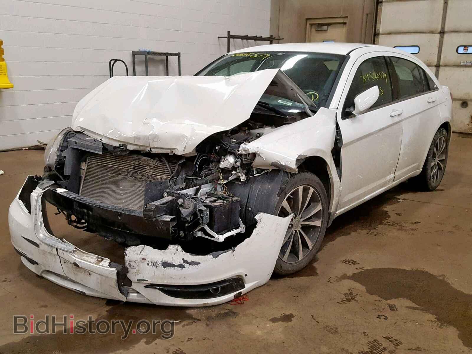 2013 CHRYSLER 200 - VIN: 1C3CCBCG3DN504399 - Фото 2