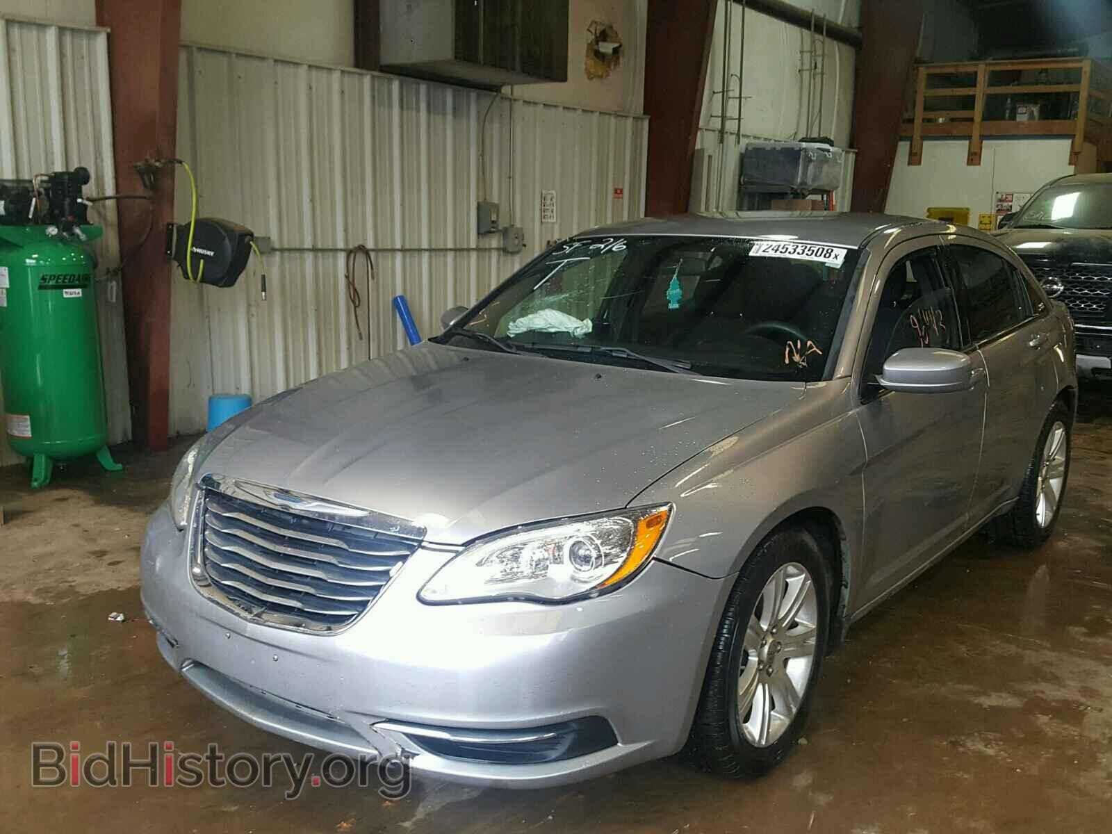 2013 CHRYSLER 200 - VIN: 1C3CCBAB3DN670381 - Фото 2