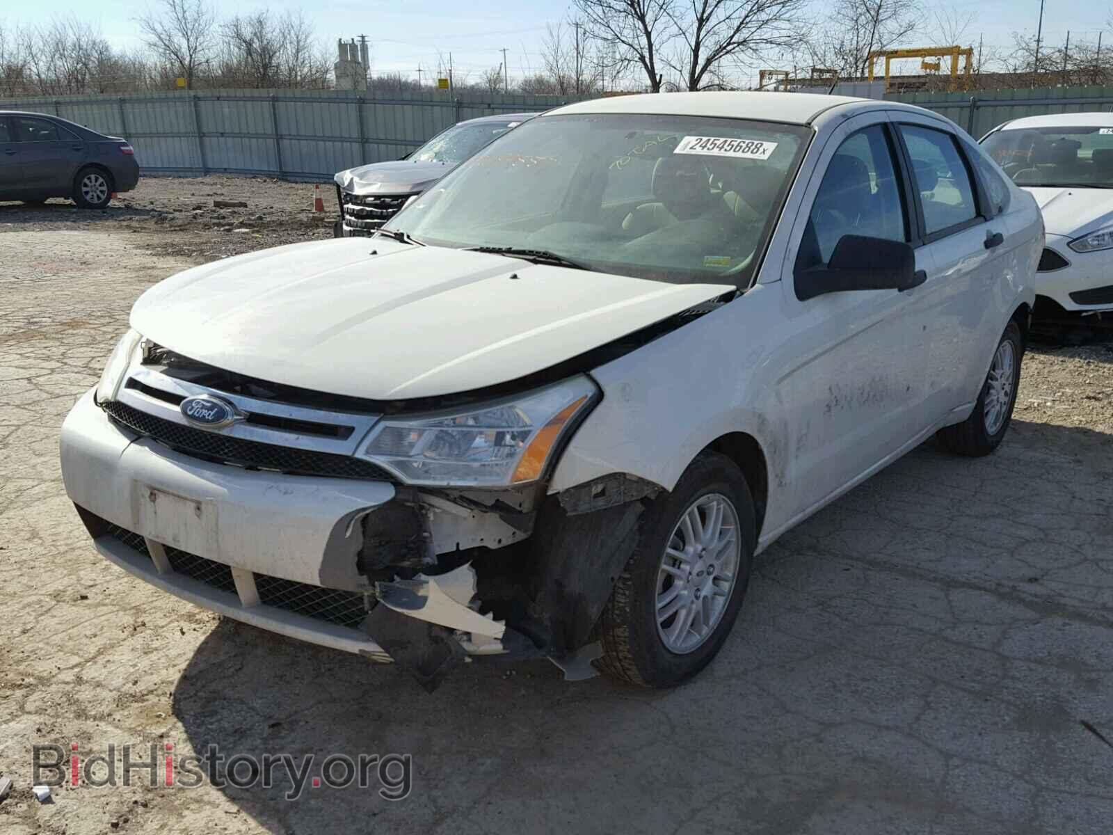 2009 FORD FOCUS - VIN: 1FAHP35N49W199557 - Photo 2