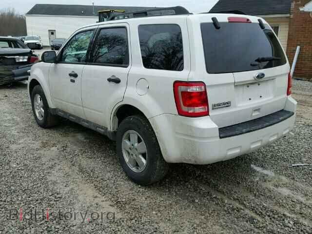 2011 FORD ESCAPE - VIN: 1FMCU0D72BKB33046 - Фото 3