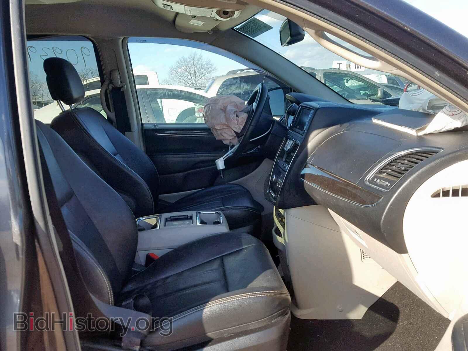 2016 CHRYSLER TOWN & COU - VIN: 2C4RC1BG1GR187635 - Photo 5
