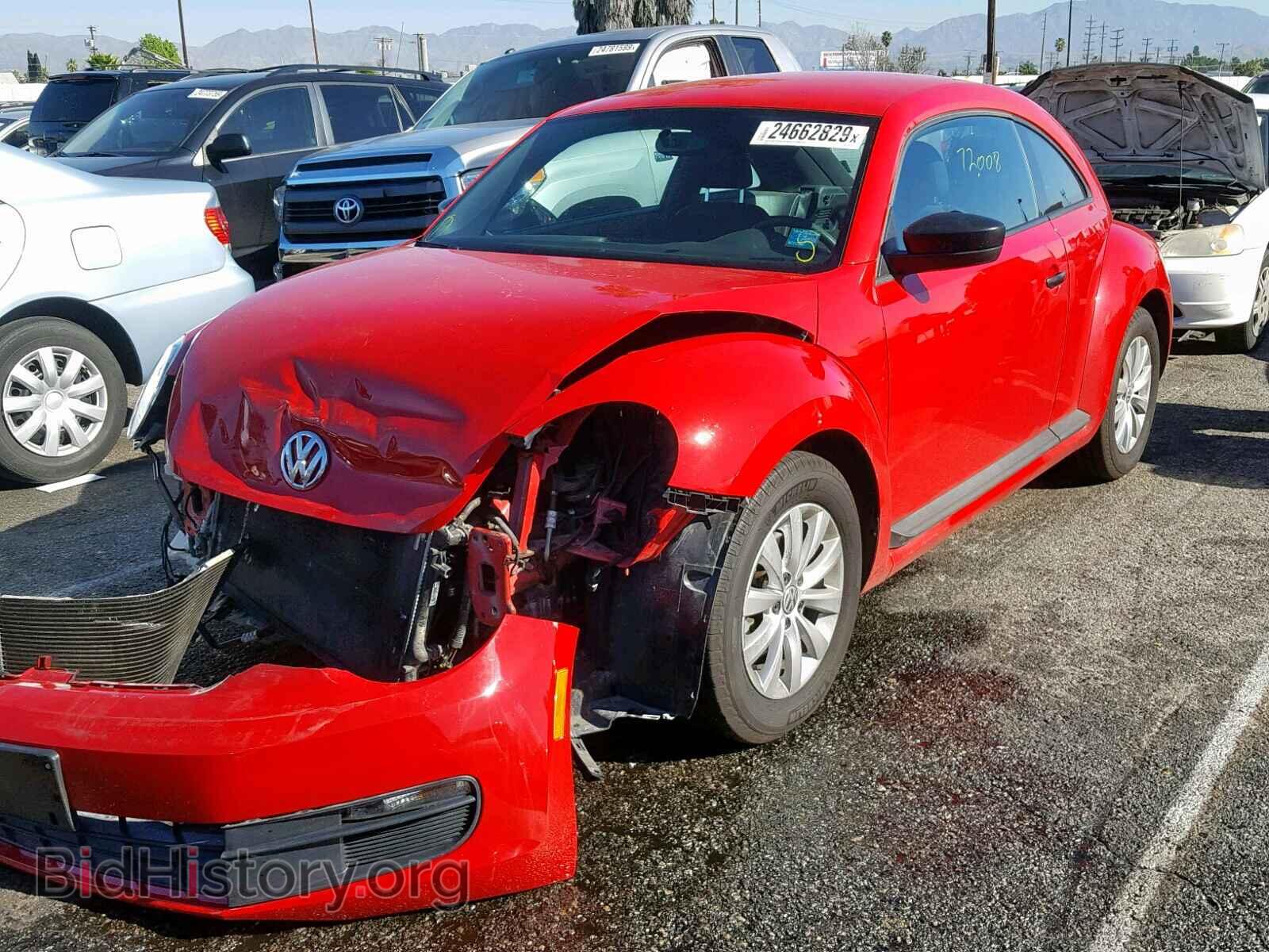 2013 VOLKSWAGEN BEETLE - VIN: 3VWFP7AT0DM669571 - Фото 2