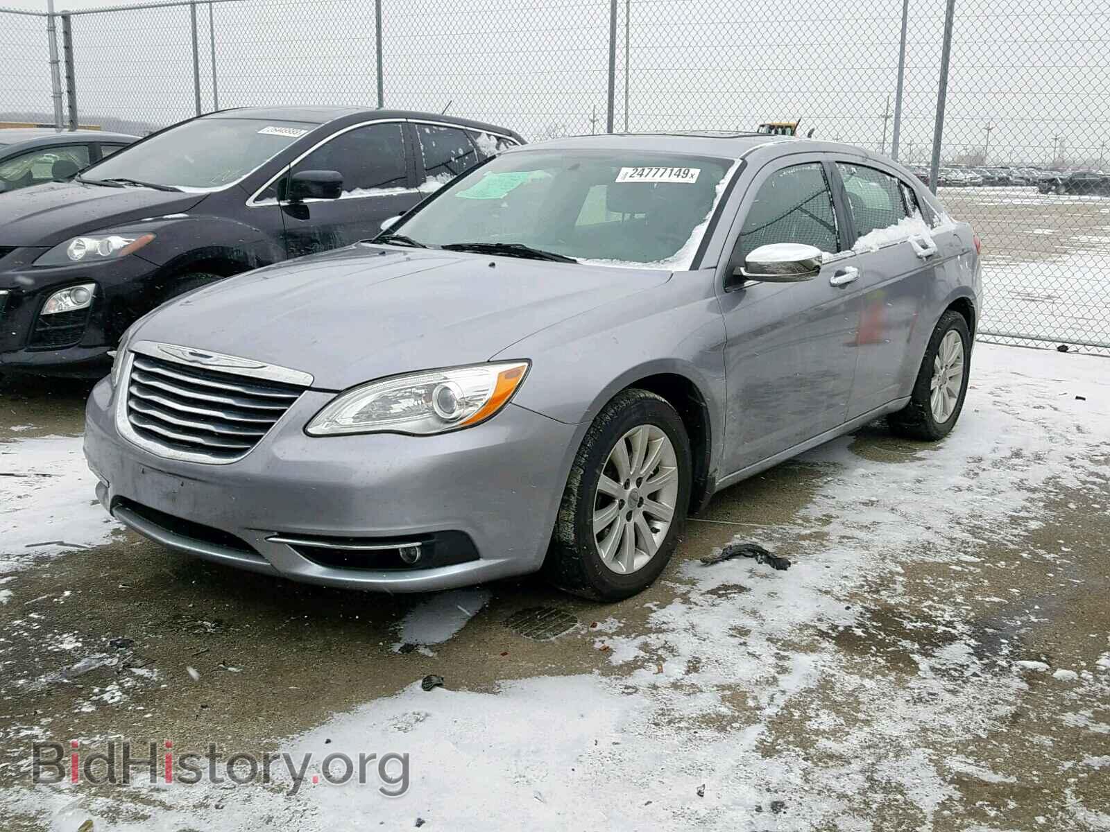 2013 CHRYSLER 200 - VIN: 1C3CCBCG2DN602355 - Фото 2