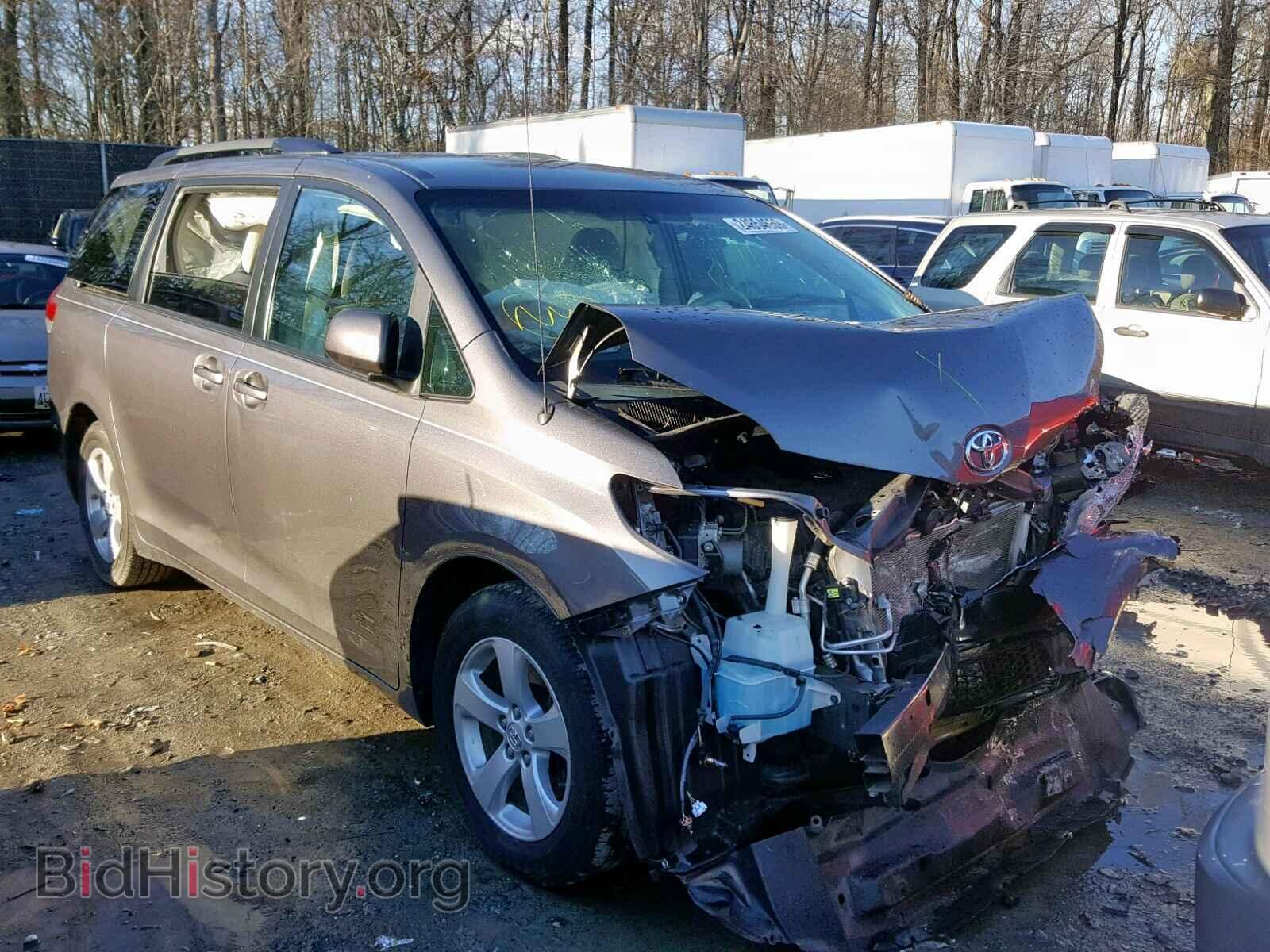 Photo 5TDKK3DCXES487530 - TOYOTA SIENNA LE 2014