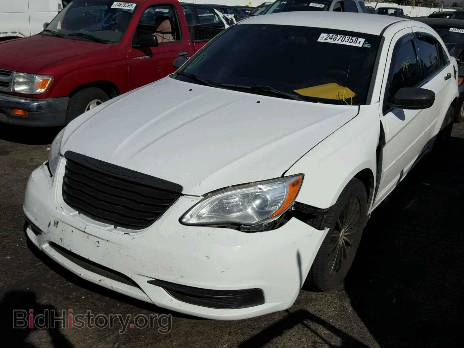 2012 CHRYSLER 200 - VIN: 1C3CCBAB1CN203104 - Фото 2