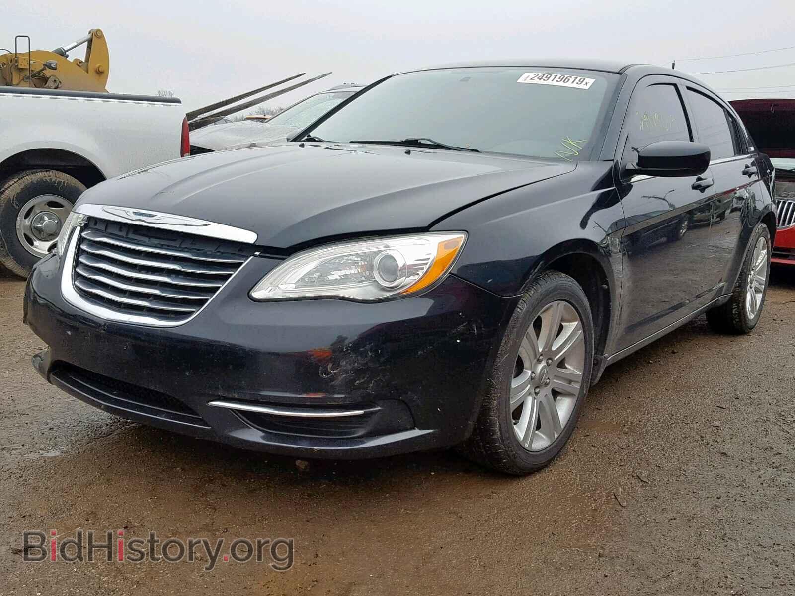 2013 CHRYSLER 200 - VIN: 1C3CCBAB8DN761985 - Фото 2