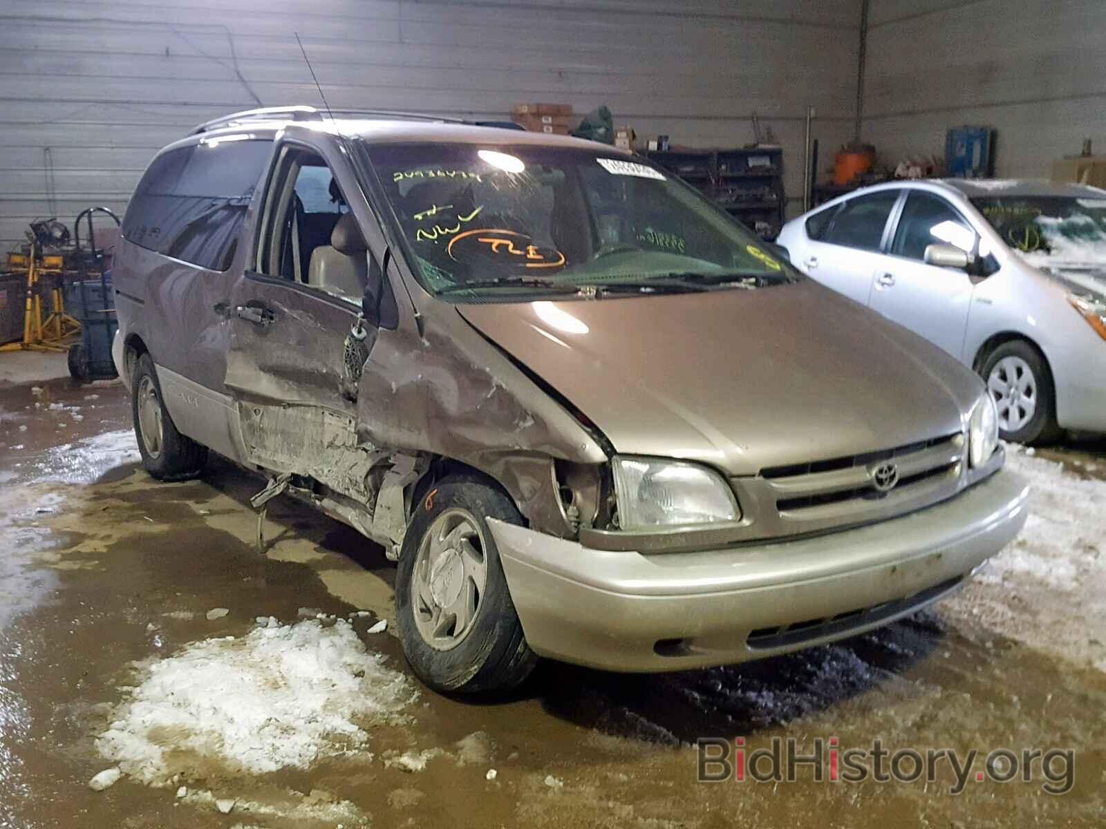 Photo 4T3ZF13C9WU028014 - TOYOTA SIENNA LE 1998