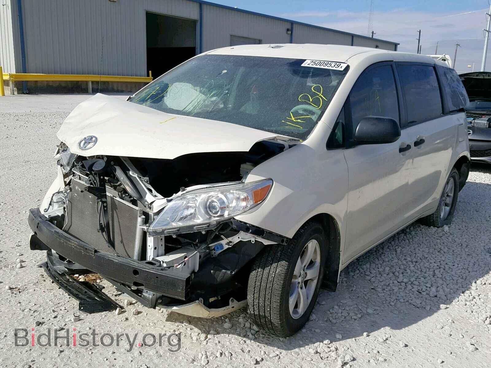 2013 TOYOTA SIENNA - VIN: 5TDZK3DC8DS404495 - Фото 2
