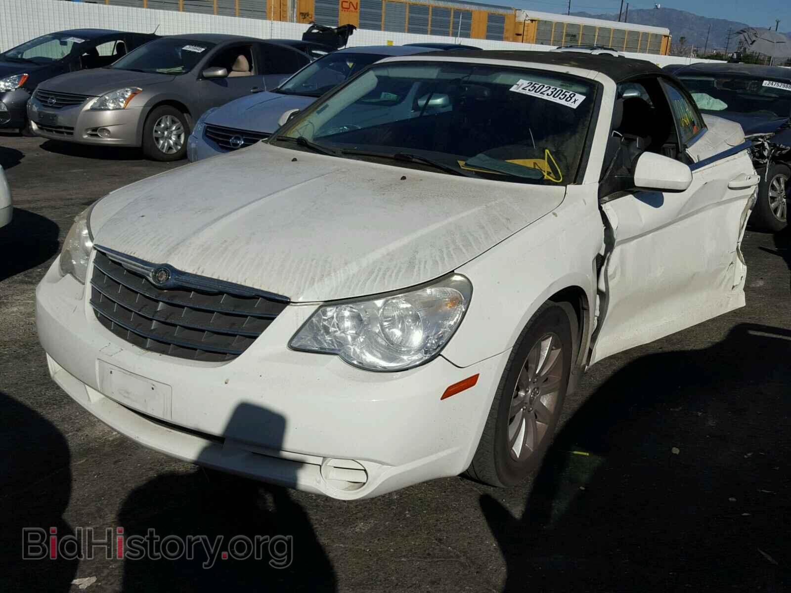 2010 CHRYSLER SEBRING - VIN: 1C3BC5ED6AN180666 - Фото 2