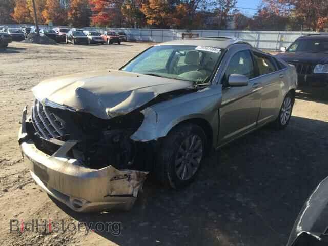 2010 CHRYSLER SEBRING - VIN: 1C3CC5FB2AN111250 - Фото 2