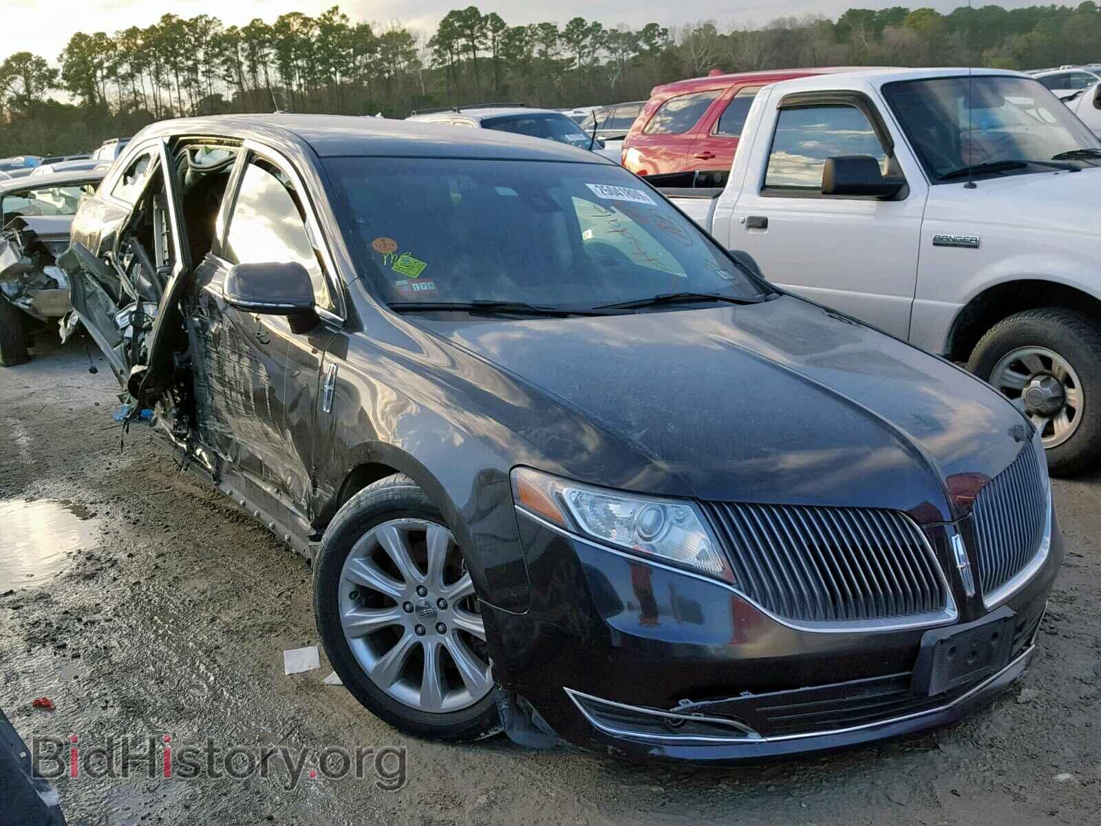 Photo  - LINCOLN MKT 2014