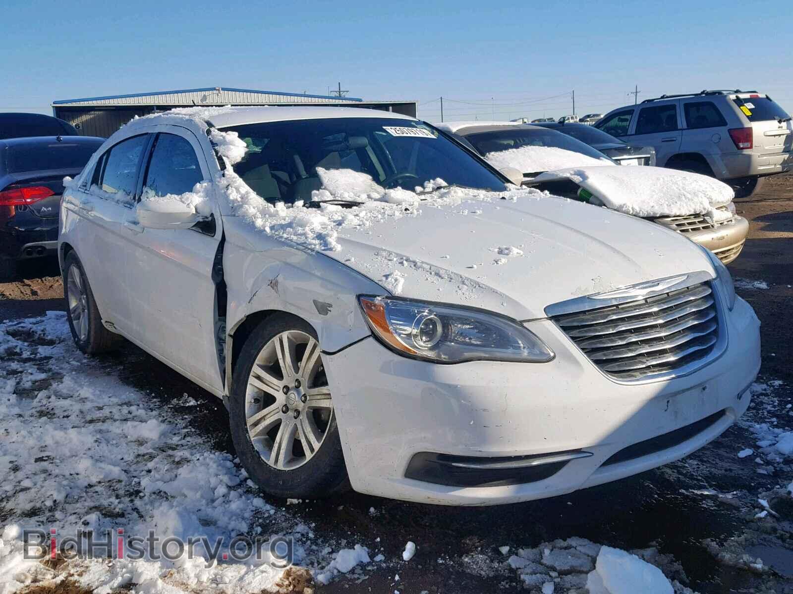 Photo  - CHRYSLER 200 2013