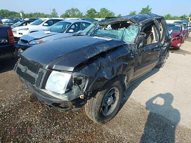 2005 FORD EXPLORER - VIN: 1FMZU67K55UA13036 - Photo 2