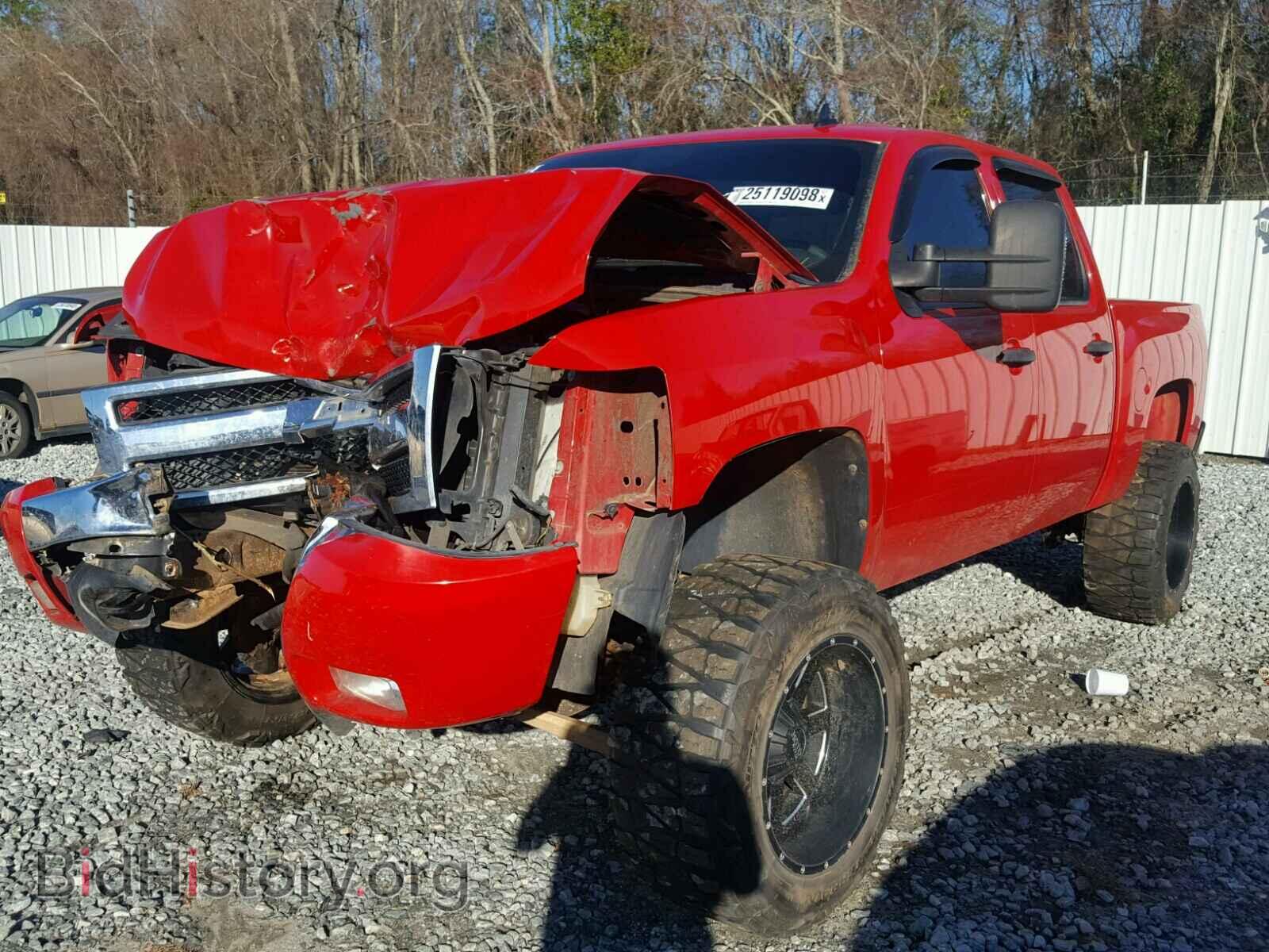 2011 CHEVROLET SILVERADO - VIN: 3GCPKSE24BG301173 - Фото 2