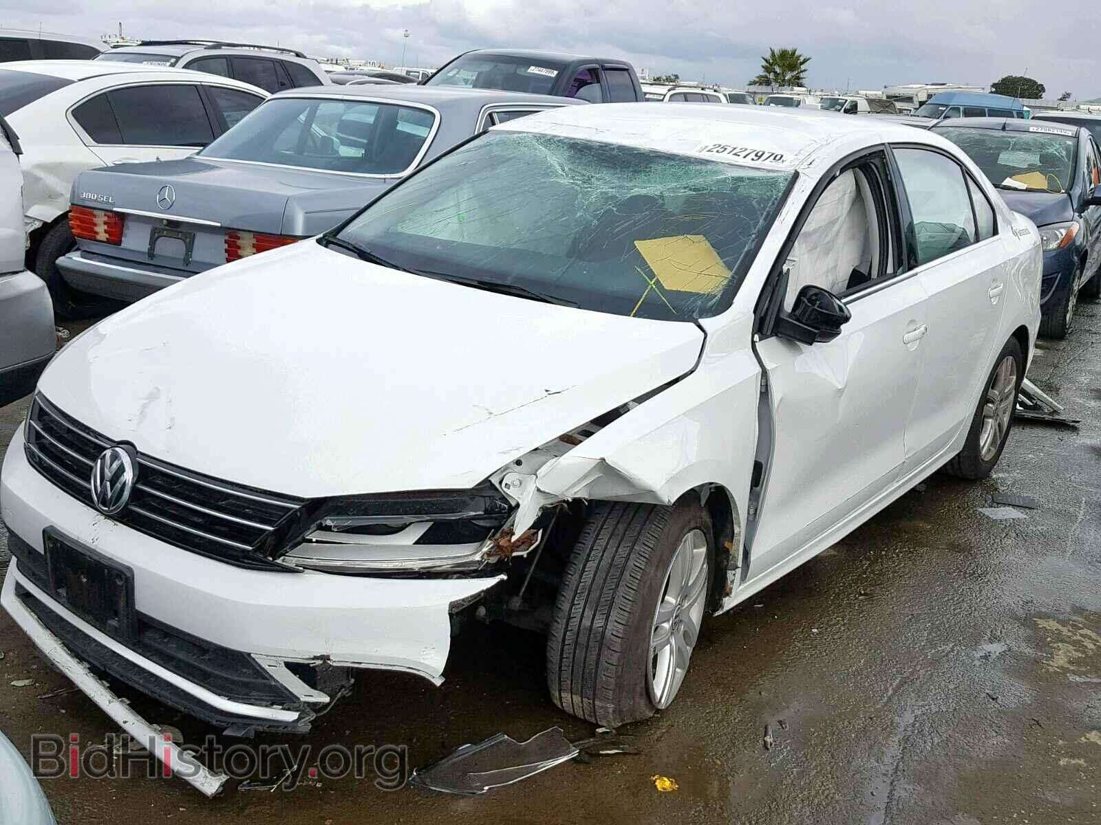 2017 VOLKSWAGEN JETTA - VIN: 3VW2B7AJ3HM254181 - Photo 2