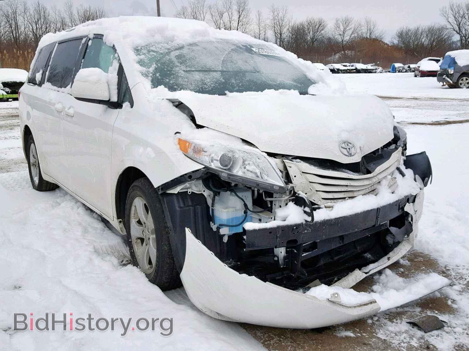 Фотография  - TOYOTA SIENNA LE 2017