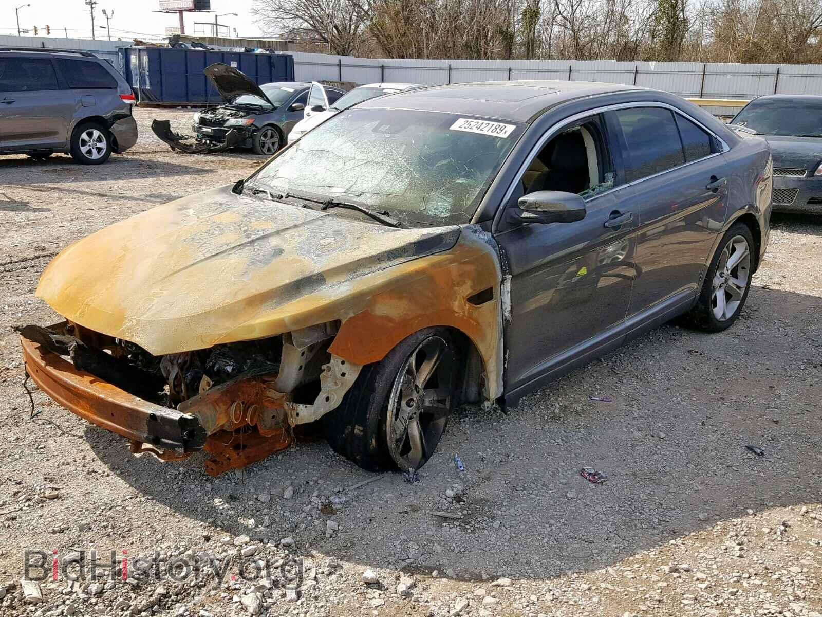 2011 FORD TAURUS - VIN: 1FAHP2KT9BG185148 - Фото 2