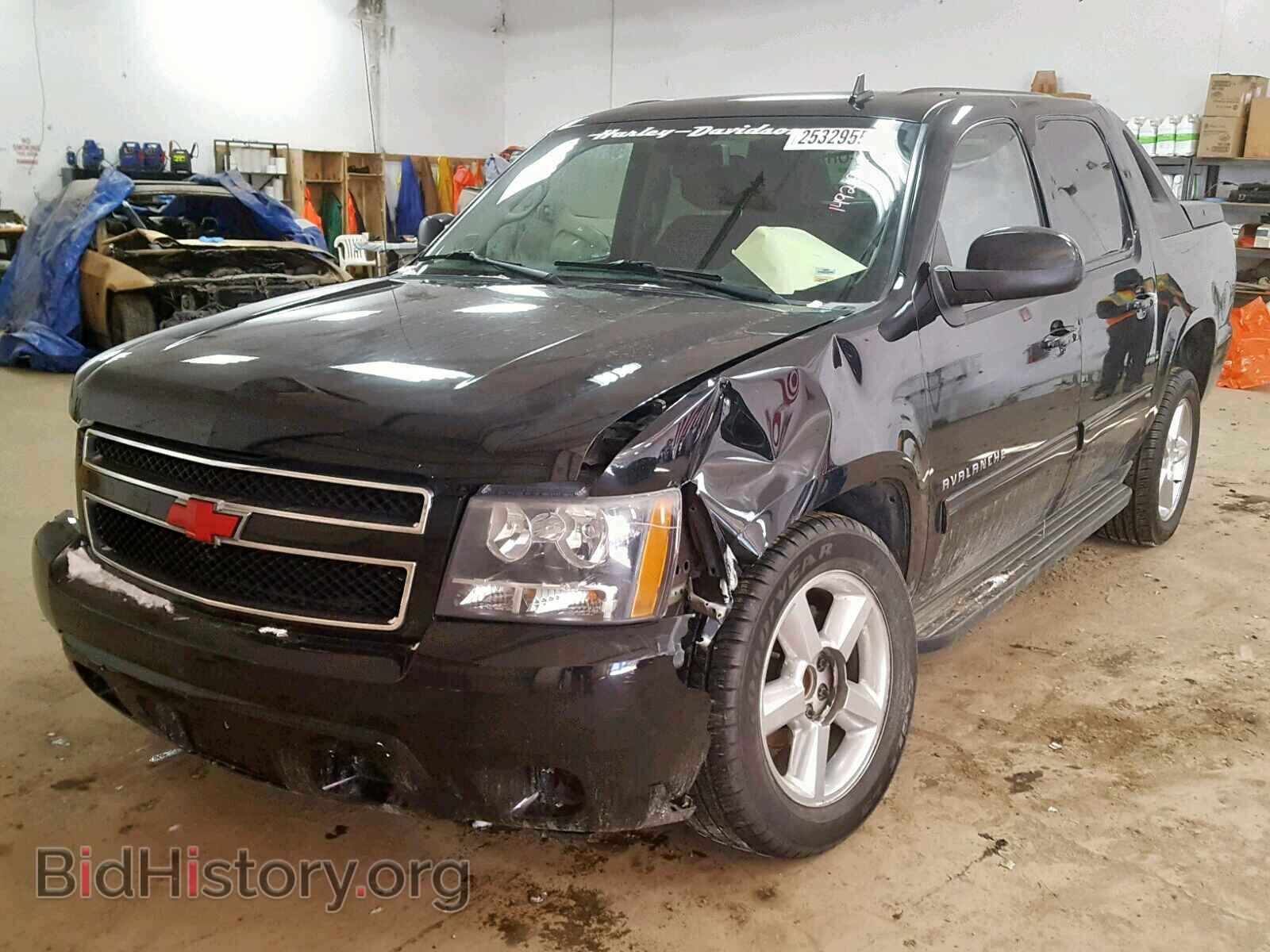 2011 CHEVROLET AVALANCHE - VIN: 3GNMCEE06BG211725 - Фото 2