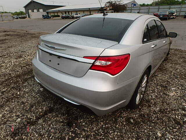 2011 CHRYSLER 200 - VIN: 1C3BC2FB1BN501154 - Фото 4