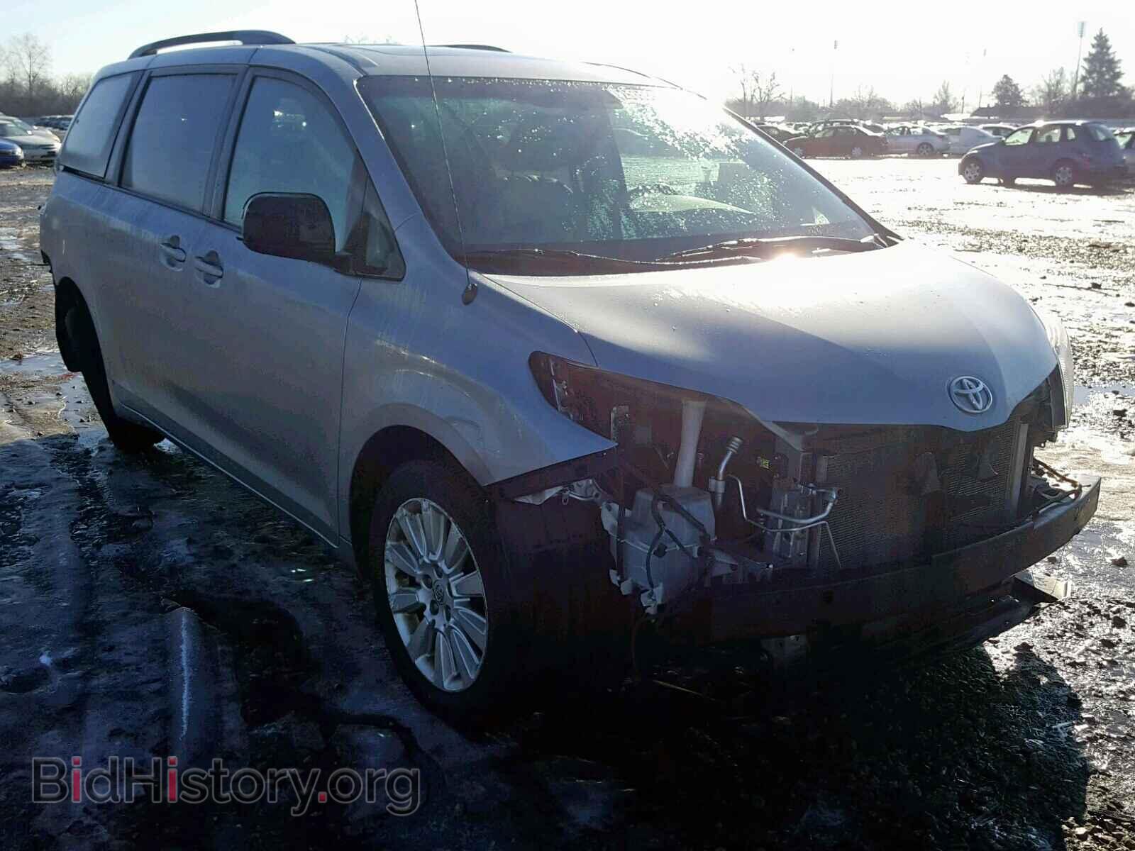 Photo 5TDDK3DC0BS014627 - TOYOTA SIENNA XLE 2011