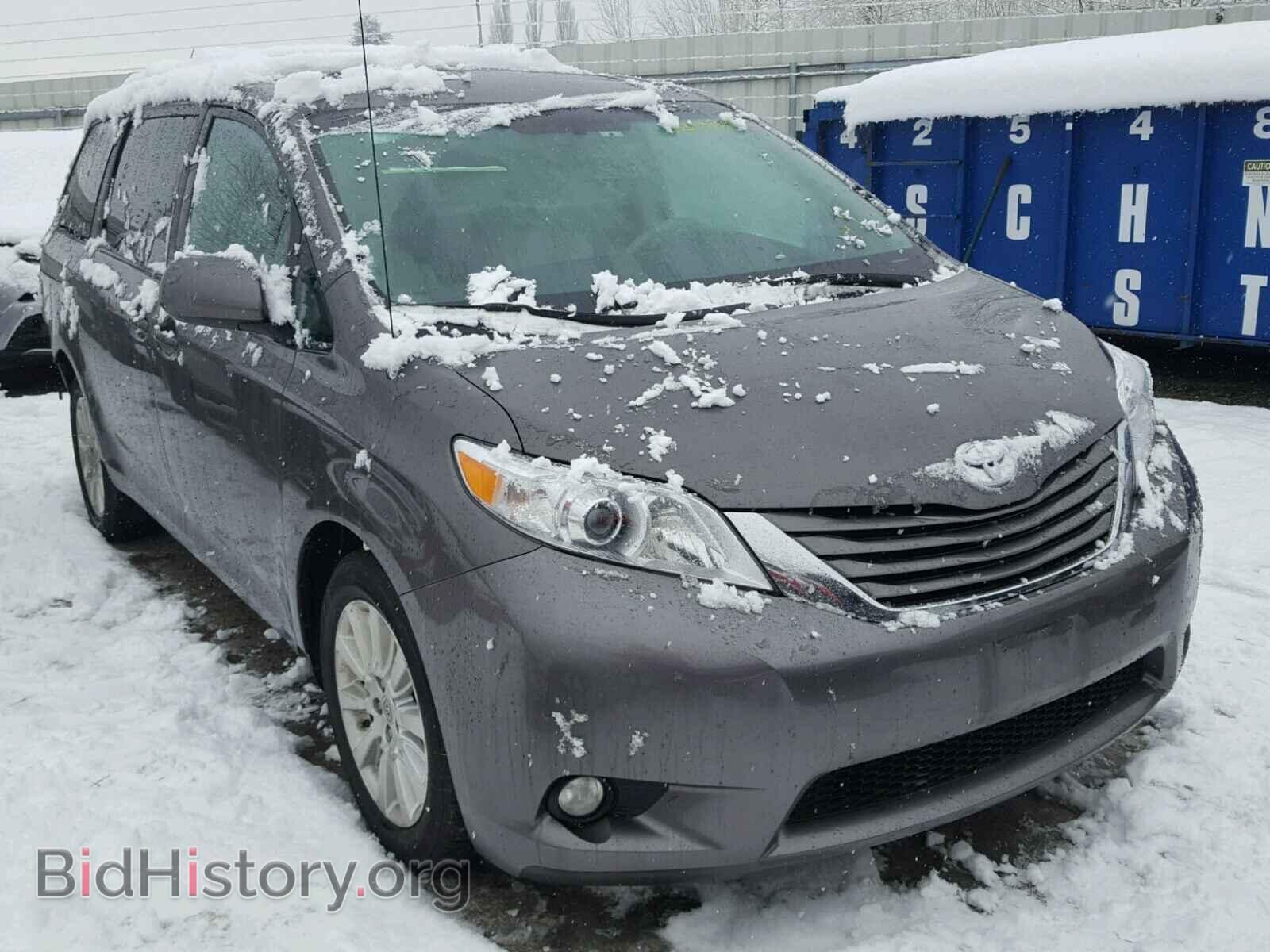 Photo 5TDDK3DC3BS026545 - TOYOTA SIENNA XLE 2011