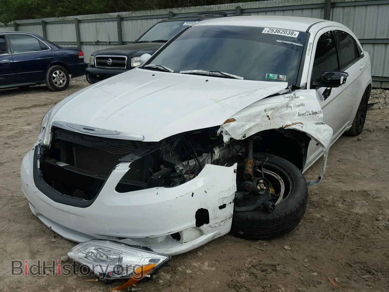 2011 CHRYSLER 200 - VIN: 1C3BC1FB4BN549774 - Фото 2