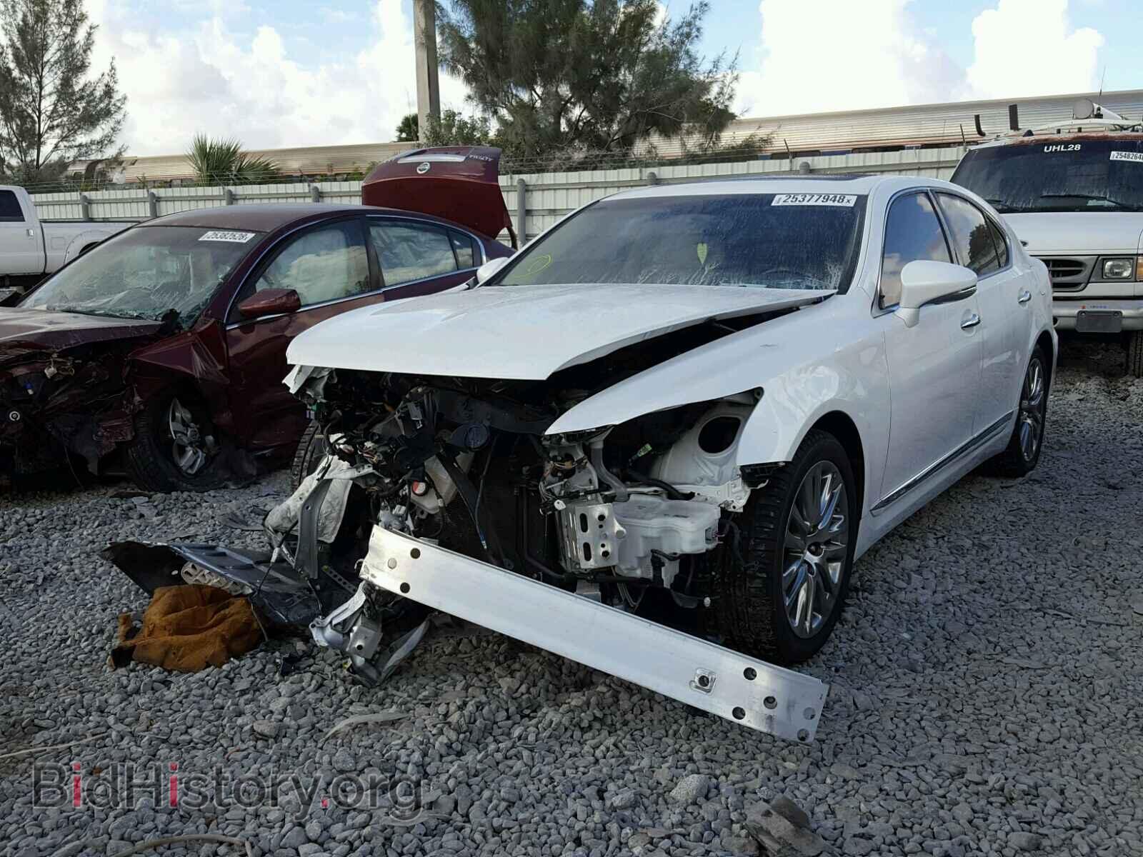 2015 LEXUS LS460 - VIN: JTHBL5EF3F5138555 - Photo 2