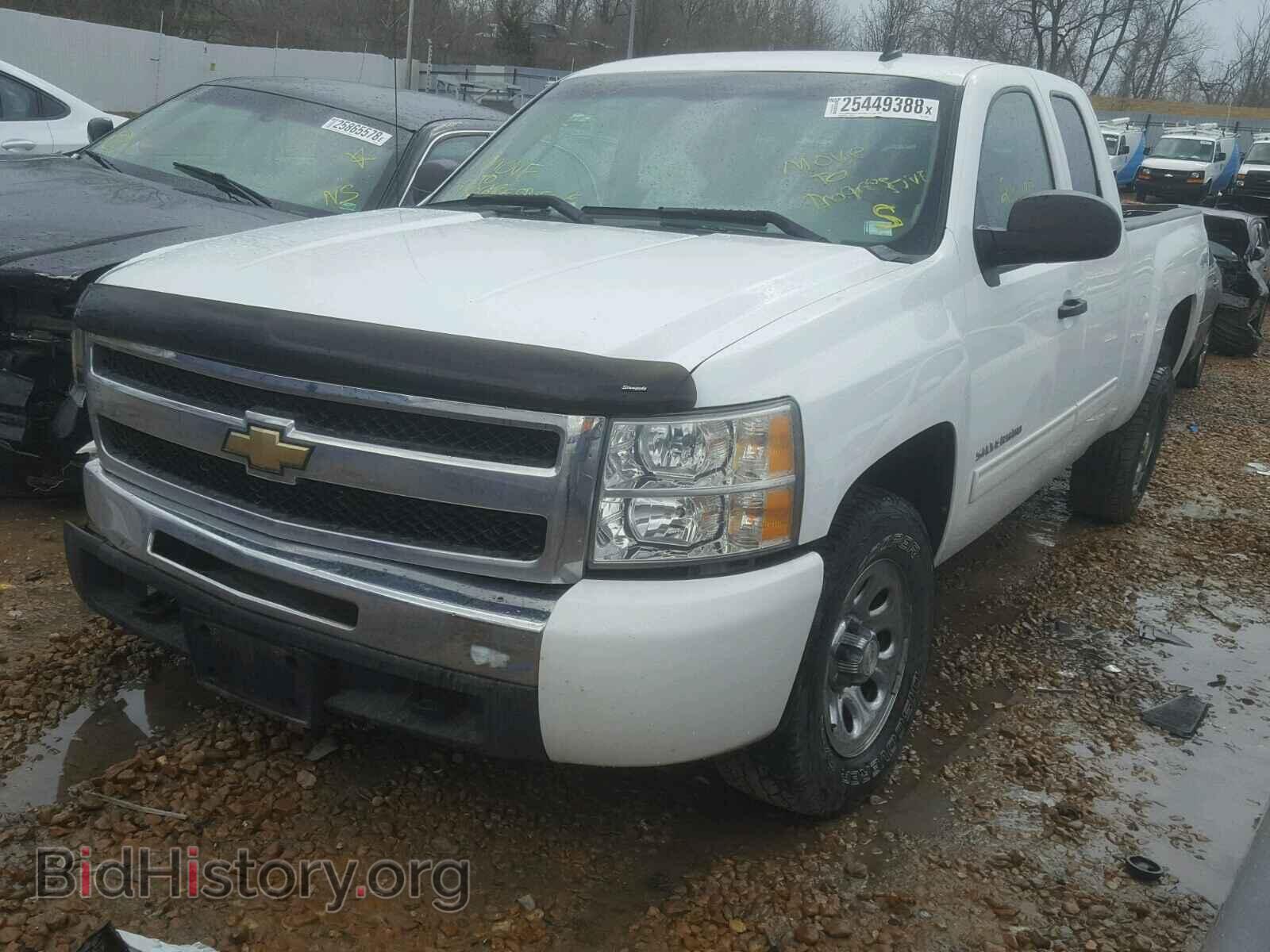 2011 CHEVROLET SILVERADO - VIN: 1GCRKREA1BZ300944 - Фото 2