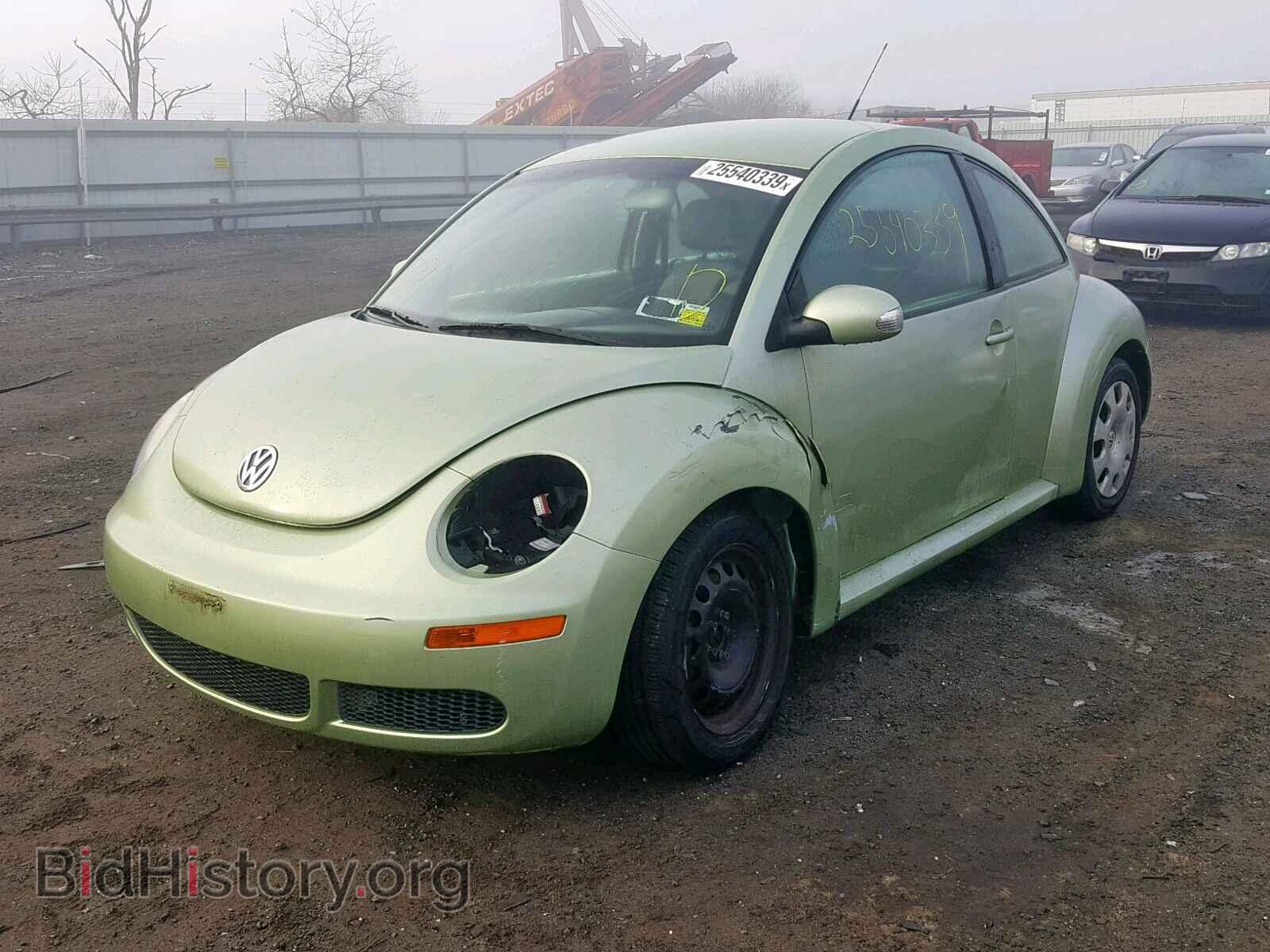 Photo  - VOLKSWAGEN BEETLE 2010
